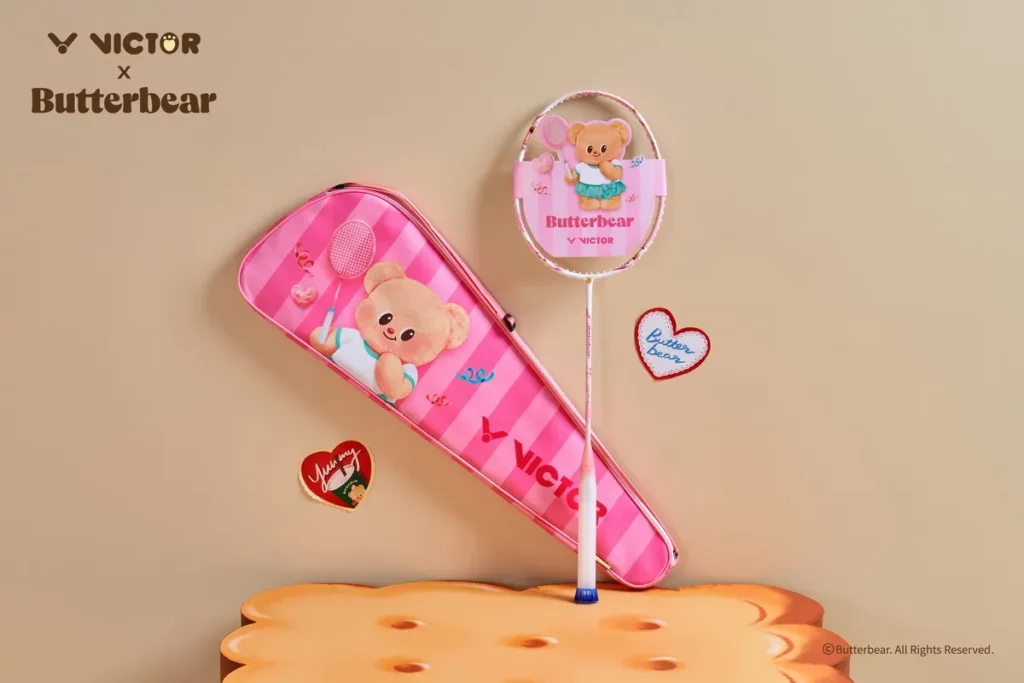 VICTOR結合Butterbear代表性蝴蝶結與甜點元素 巧妙妝點羽球裝備 打造充滿玩心的運動風格