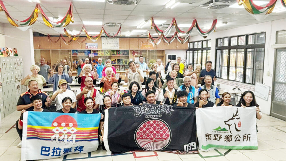 巴拉雅拜龍舟隊征戰國際　陳瑩授旗：划出原民韌性為台東爭光 45