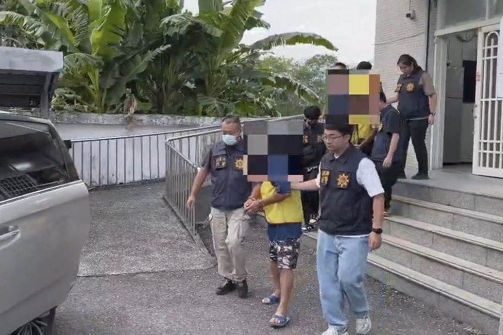 男子浴血工場 3莽男涉拿木棍石塊攻擊1人還是通緝犯 234 cnews204260820a10