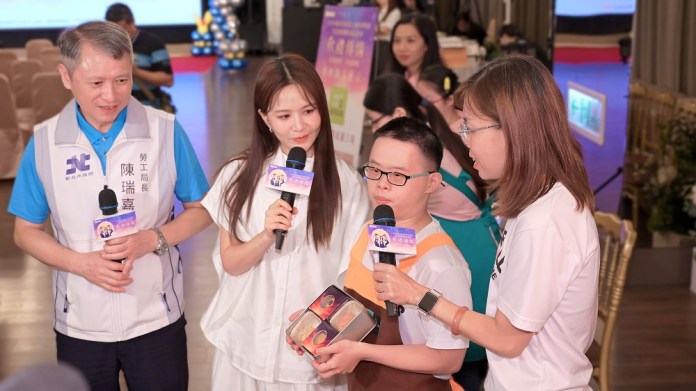 大園警執行雷霆除暴專案 展現打擊犯罪決心 愛不囉嗦手作體驗館庇護工場誠摯推薦「秋好月圓禮盒」。圖/新北市政府勞工局提供。 0