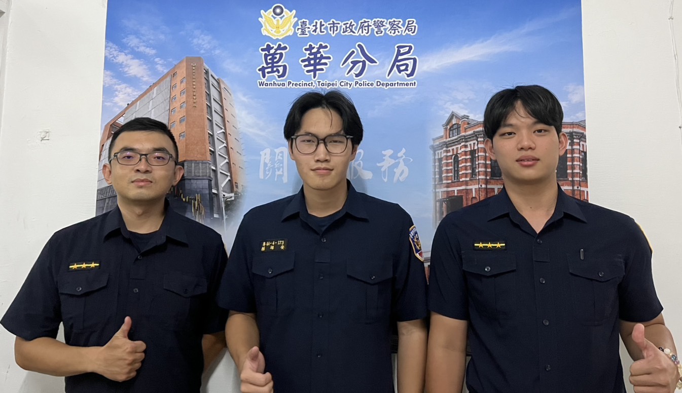 萬華分局西園路派出所警員蘇柏倫(左)、林昱祥(右)、警專實習生賴翊安(中)。(圖/記者 趙靜姸翻攝)