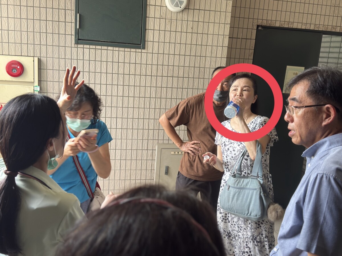 SQ08211 3華陽市場電梯突跳電