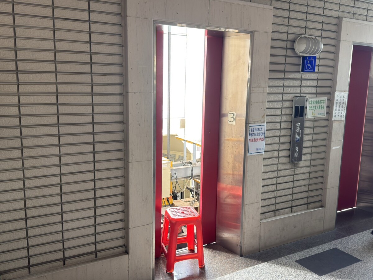 SQ08211 7華陽市場電梯突跳電