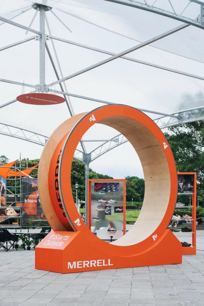 現場也將展示MERRELL 45週年紀念系列及最新旗艦越野跑鞋MTL SpeedARC Peak等鞋款,並設置露營風格休憩空間及互動闖關體驗