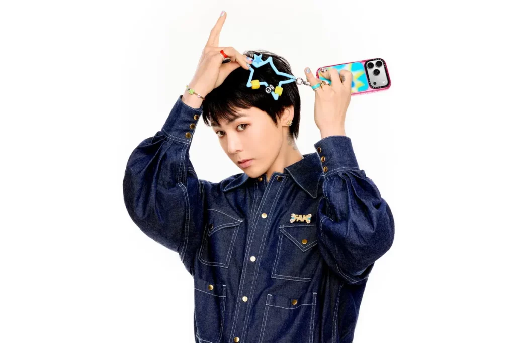 全新 MAKE iT YOURS 系列結合星星、花朵元素與繽紛色系,將 G-DRAGON 獨樹一格的創意美學融入電子配件