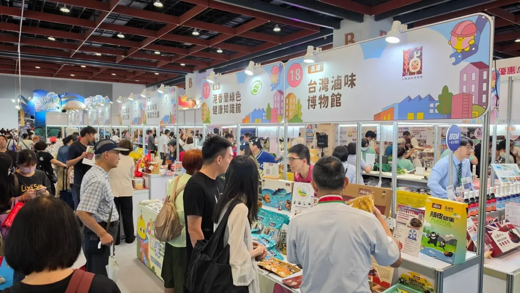 「觀光工廠夢想派對」號召34家品牌參展，搶攻親子旅遊，DIY手作職人體驗，邀請民眾把握暑期最後檔期。（上聯國際展覽提供）