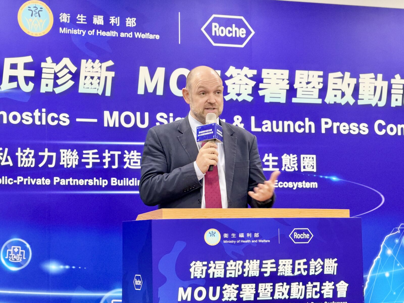【有影】衛福部攜手羅氏醫療診斷簽署MOU AI預警慢性腎臟病惡化風險 218 CNEWS195260821a03