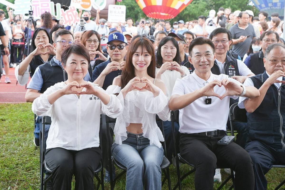 ▲全球唯一媽祖熱氣球首飛台中，盧秀燕與李多慧邀民眾體驗石岡嘉年華。(圖/中市府提供)