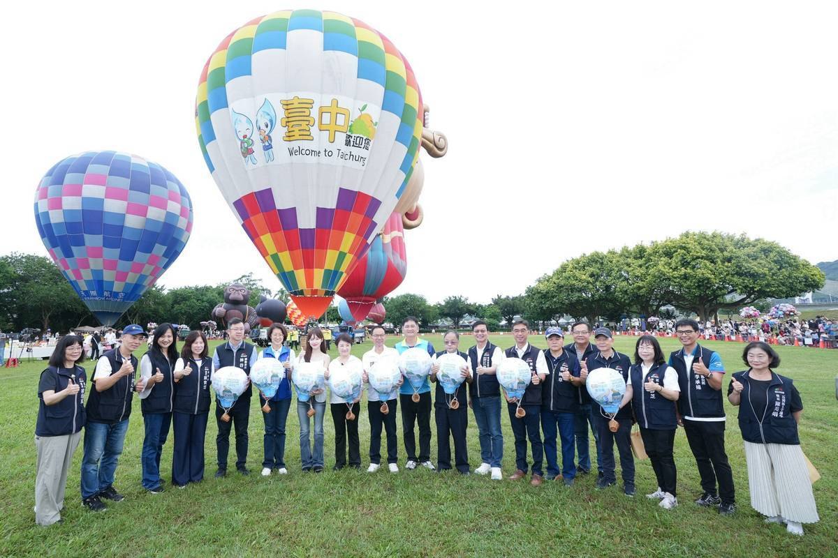 ▲台中石岡熱氣球嘉年華今(22)日至24日在土牛運動公園登場。(圖/中市府提供)