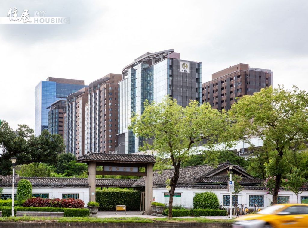 地上權房屋的轉售價格受年限影響,圖為台北地上權房『京站花園廣場』。