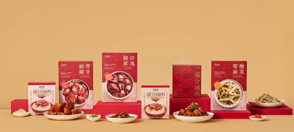 五燈獎除了有腿庫、帶骨豬腳、滷肉等人氣調理包，全新推出的酸菜筍絲與辣椒今也首度亮相。