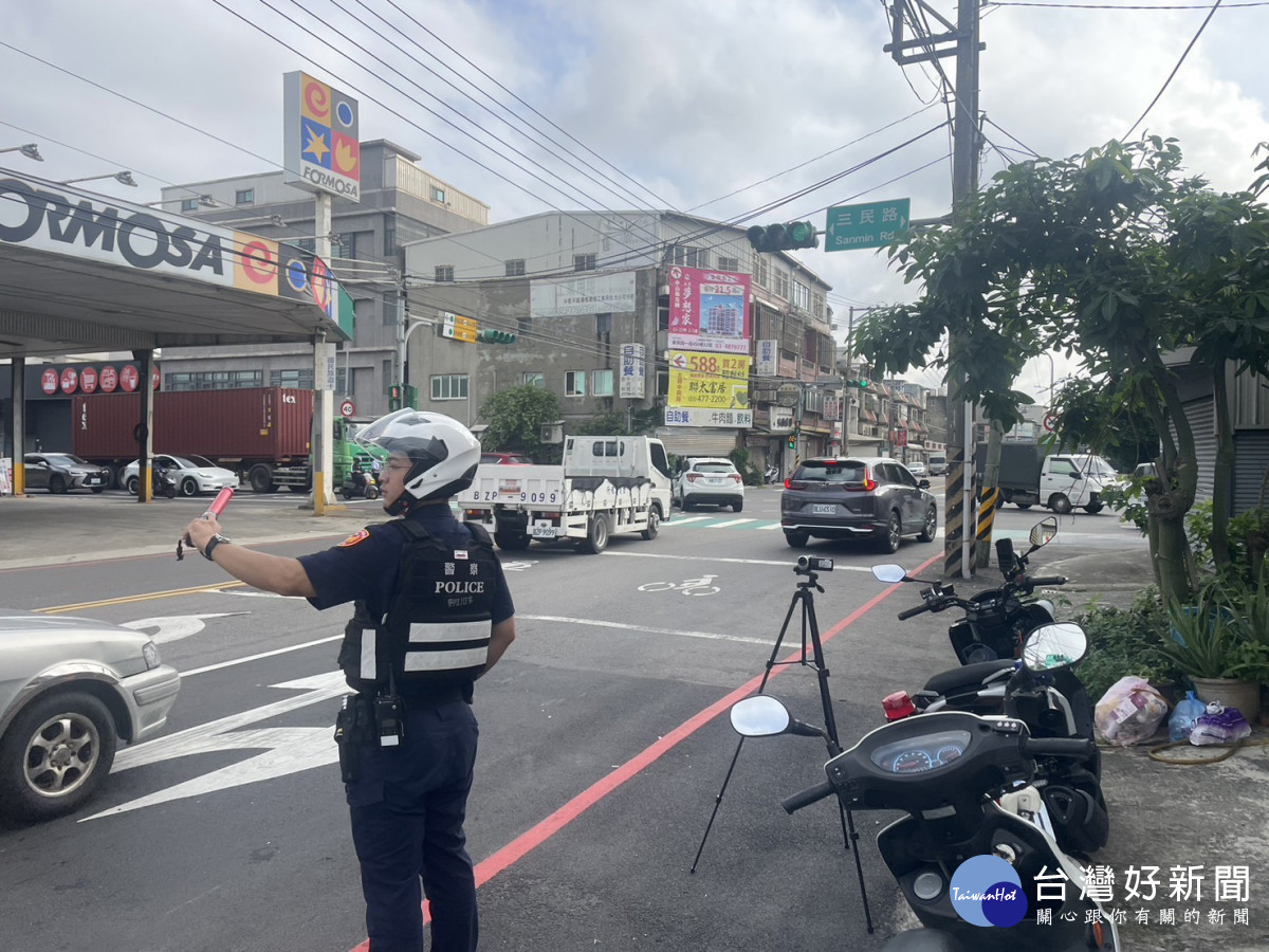 楊梅分局執行防制交通事故專案勤務，針對交通事故熱時、熱點及肇事原因，加強交通違規取締。
