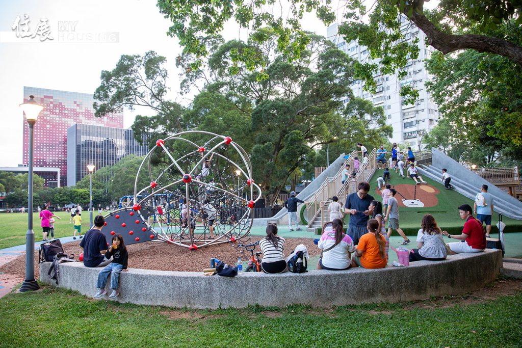 通風佳的公園周邊基地是未來都市熱環境下，可能的市場競爭趨勢。