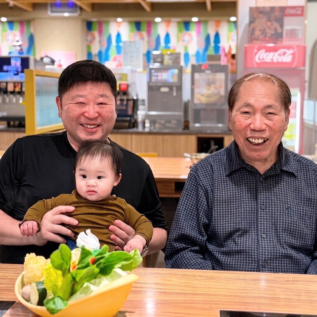 今(23)日適逢祖父母節,張峻(左一))主張以「拚經濟、顧家庭、護安全」為治理主軸,打造「花蓮福利縣」。(圖/記者 趙靜姸翻攝)
