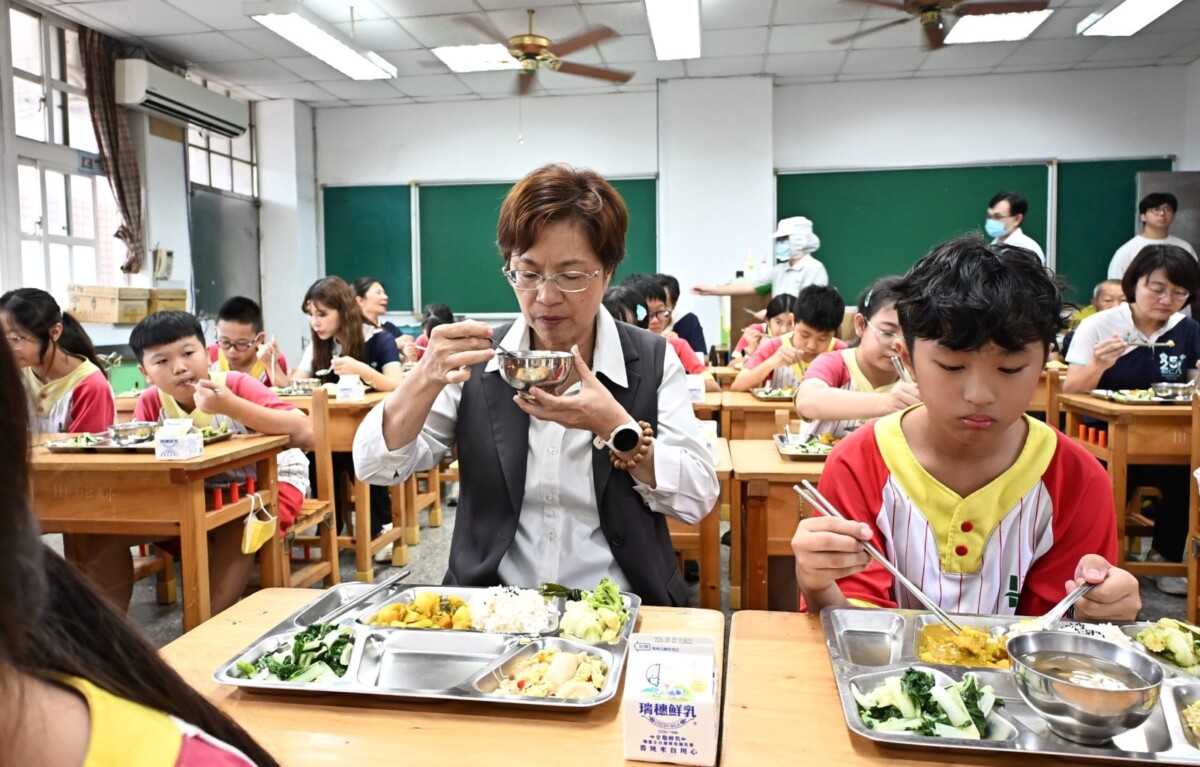 SQ08243 2彰化縣長王惠美視察校園中央廚房