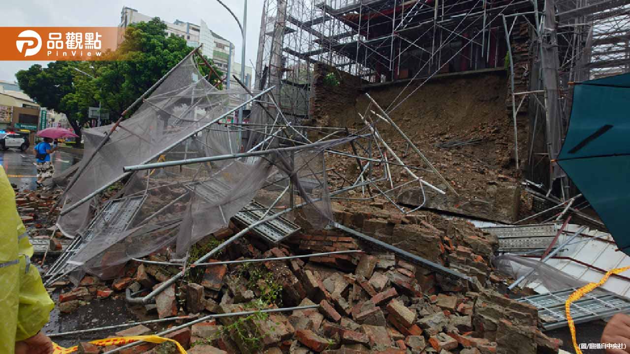 一早巨響嚇壞附近居民！台南暴雨　國定古蹟東門遭沖垮