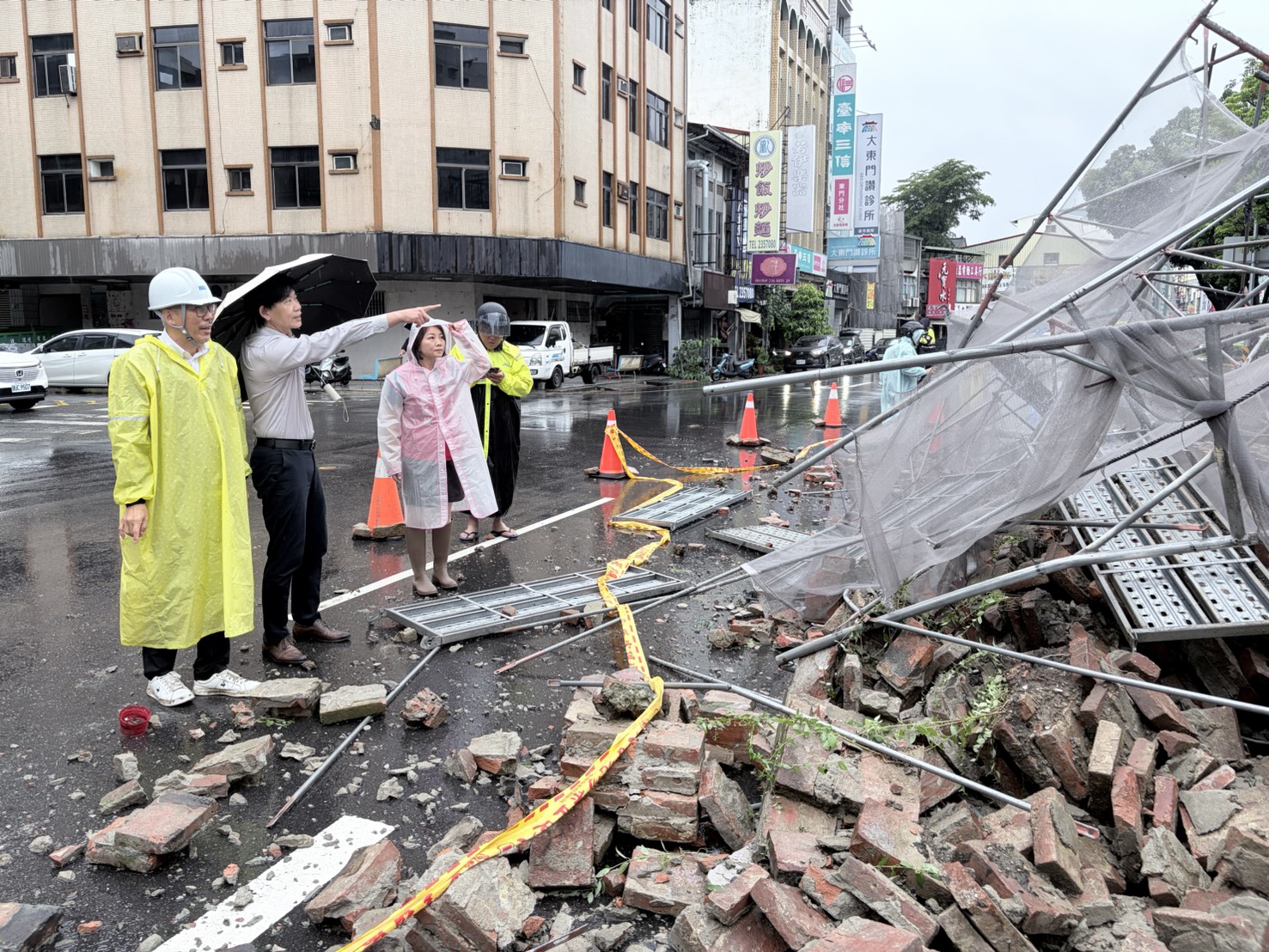 連日強降雨釀大東門側牆崩落 台南市府緊急封鎖 232 連日強降雨釀大東門側牆崩落 台南市府緊急封鎖 231
