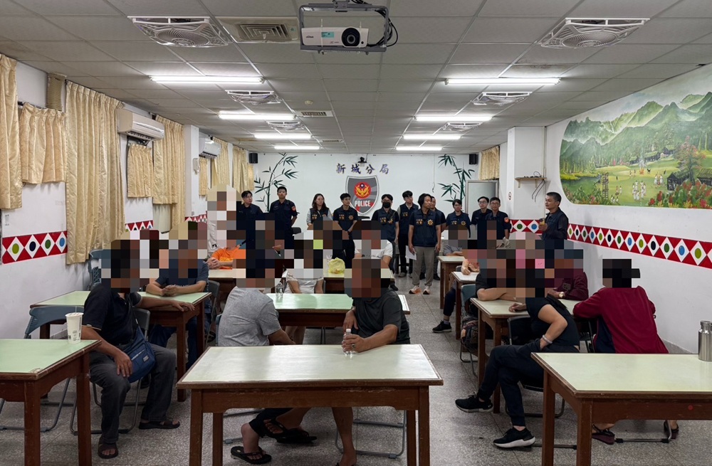 花蓮民宅藏天九牌職業賭場 警攻堅逮23人 222 cnews204260824a04