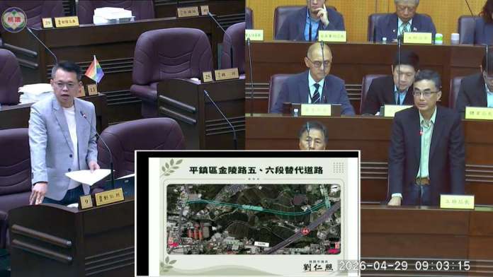 代步車大雨中拋錨!龍潭老翁外出領藥受困 暖警即刻救援 hdg54515er