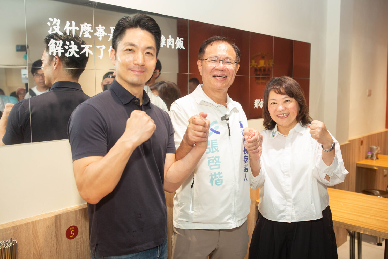 張啓楷強烈批評,陳世凱一方面強調「中央已就定位、地方程序要到位」,另一方面又稱「再等幾個月,王美惠若當選嘉義市長,再好好商量後續」。(圖/記者翻攝)