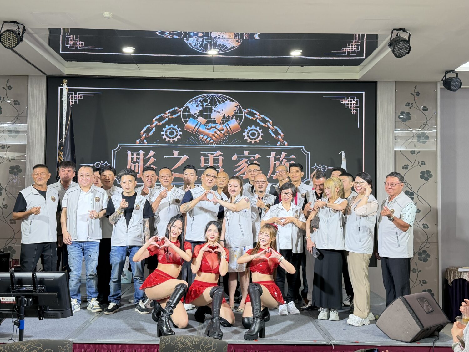 「彫之勇家族」成立大會暨慈善社福捐贈活動盛大舉行,各界企業人士及會員齊聚一堂,共同見證組織正式成立。(圖/林照東攝)