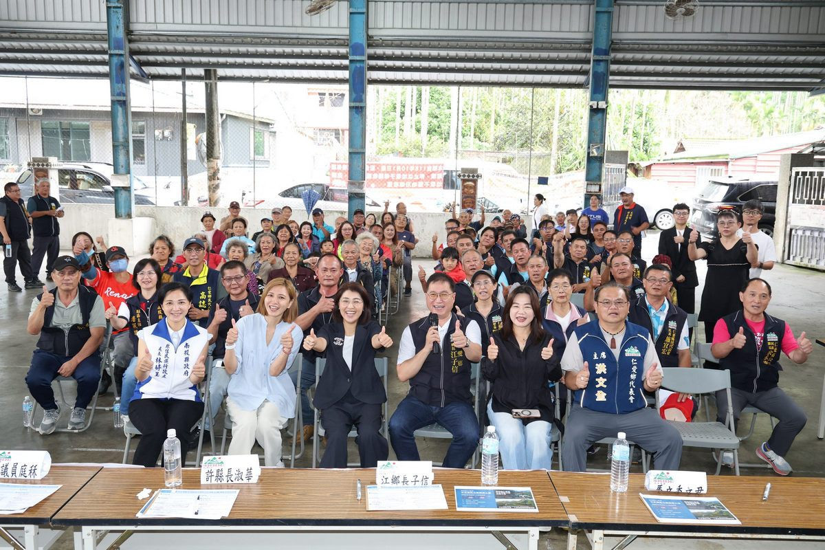 圖說:「仁愛鄉中正運動公園興建工程居民說明會」鄉親們踴躍參與。(縣府提供)<br /><br /> <br /><br />