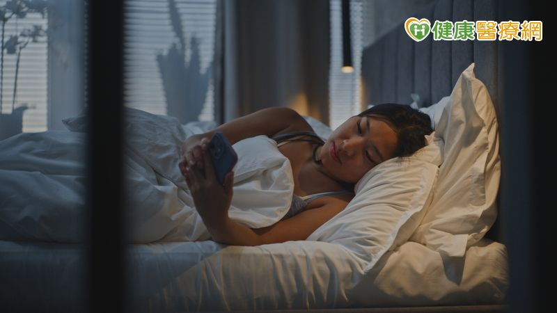 AI短劇看不停?明明想睡卻越看越精神?醫解析原因 想改變先自問1問題