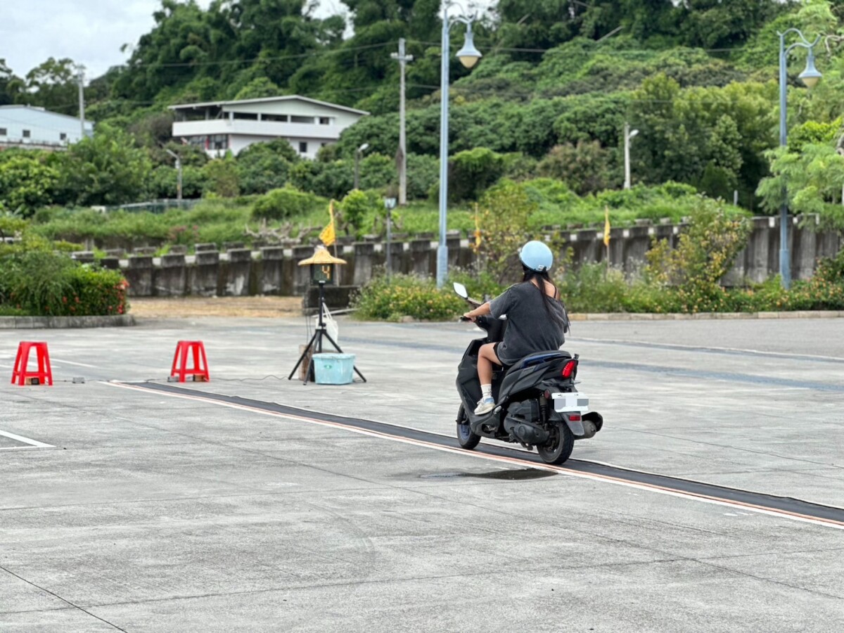 SQ08253 3機車下鄉考照逐步喊卡