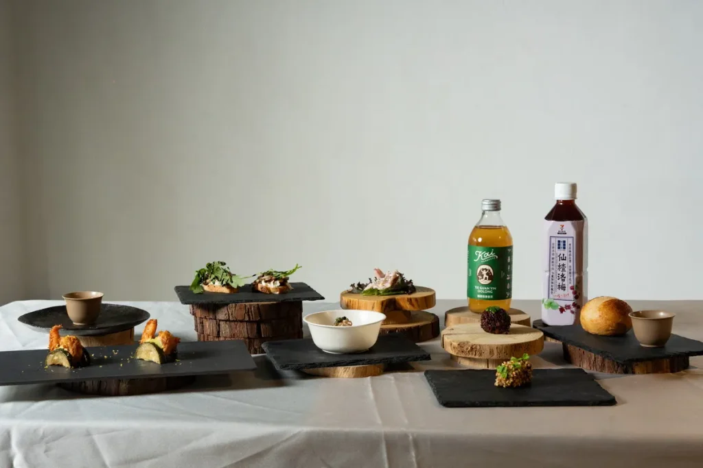 本場活動邀請L’Atelier par Yao 江曜宇主廚與 TABLEAU by Craig Yang 楊子毅主廚,以 8 家團隊產品共同開發料理。(好食好事基金會提供)
