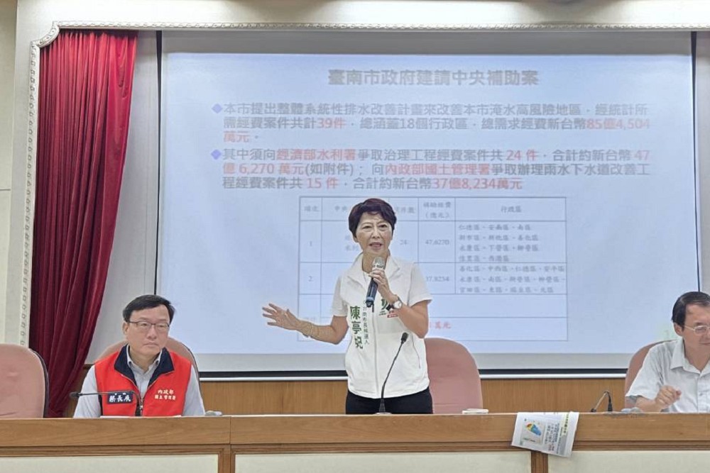 致災性豪雨造成台南嚴重淹水 陳亭妃邀蔡長展南下爭取箱涵設置經費 222 致災性豪雨造成台南嚴重淹水 陳亭妃邀蔡長展南下爭取箱涵設置經費 221