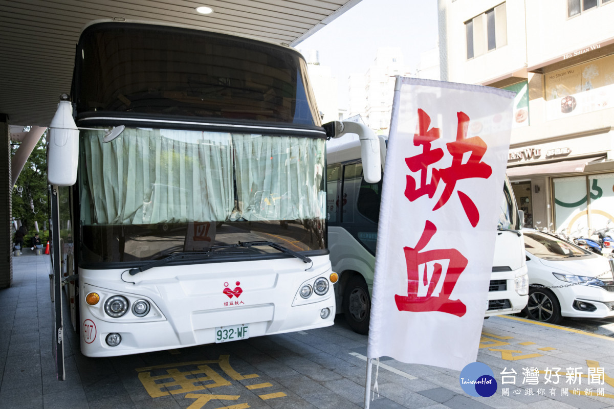 8月31日彰基總院大門前將設置捐血車，邀請民眾一起挽袖捐血，用熱血為生命接力。圖／彰基提供