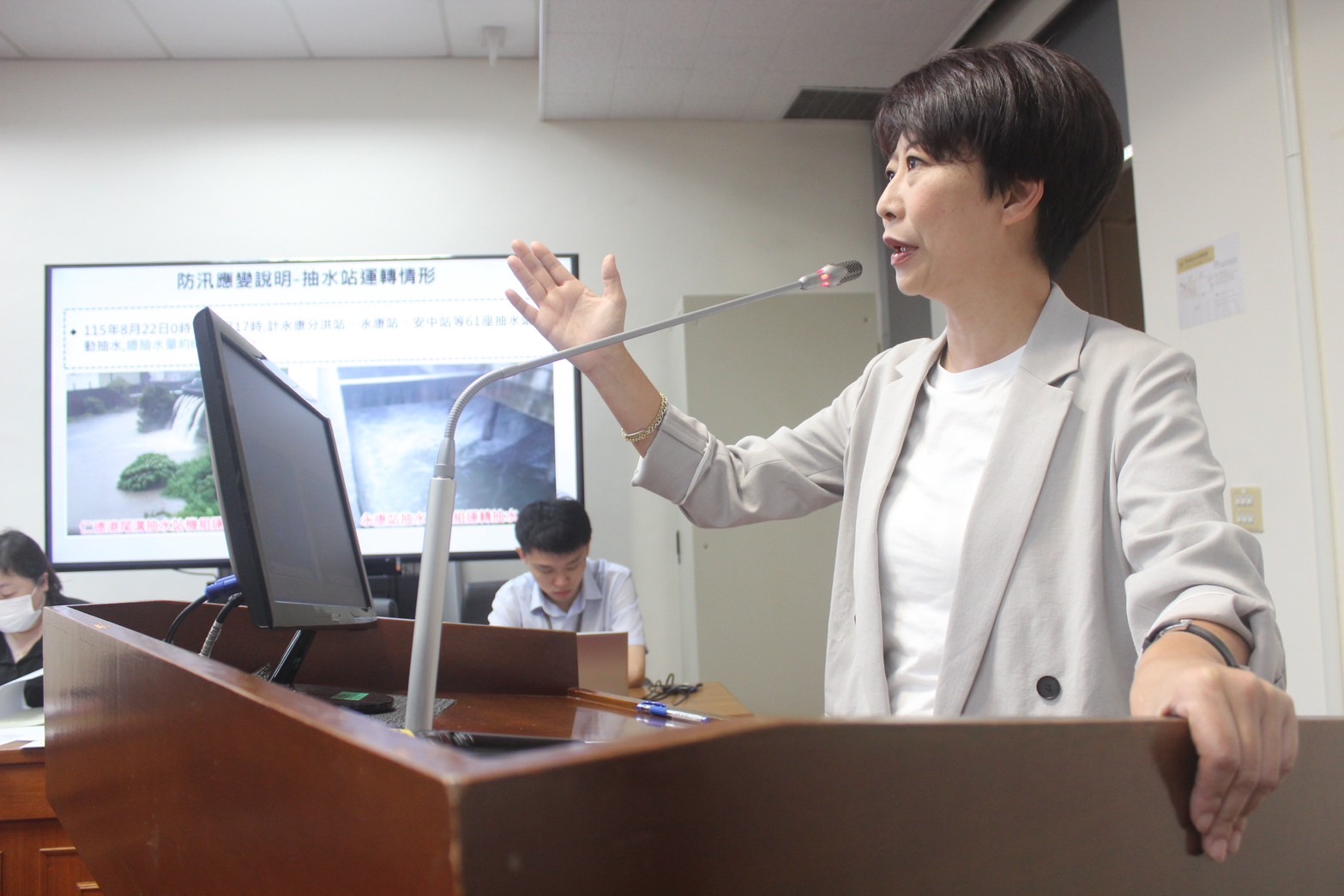 籲治水預算別被政治口水拖延 陳亭妃:明年汛期前務必見成效 220 籲治水預算別被政治口水拖延 陳亭妃:明年汛期前務必見成效 219