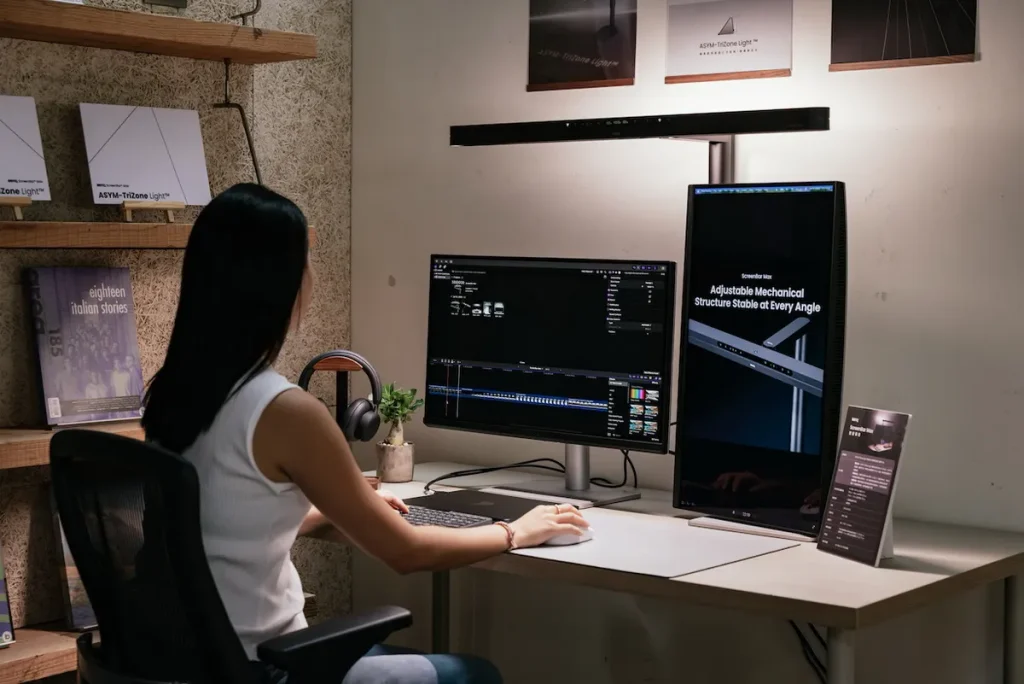 ScreenBar® Max內建可調式後背光功能