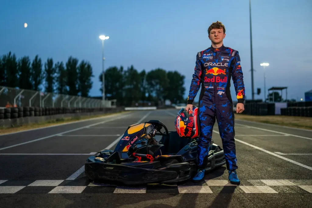 兩屆iRacing世界冠軍Sebastian Job參與賽前測試,直言超越100輛卡丁車將是一項極為艱鉅的任務。(Red Bull提供)