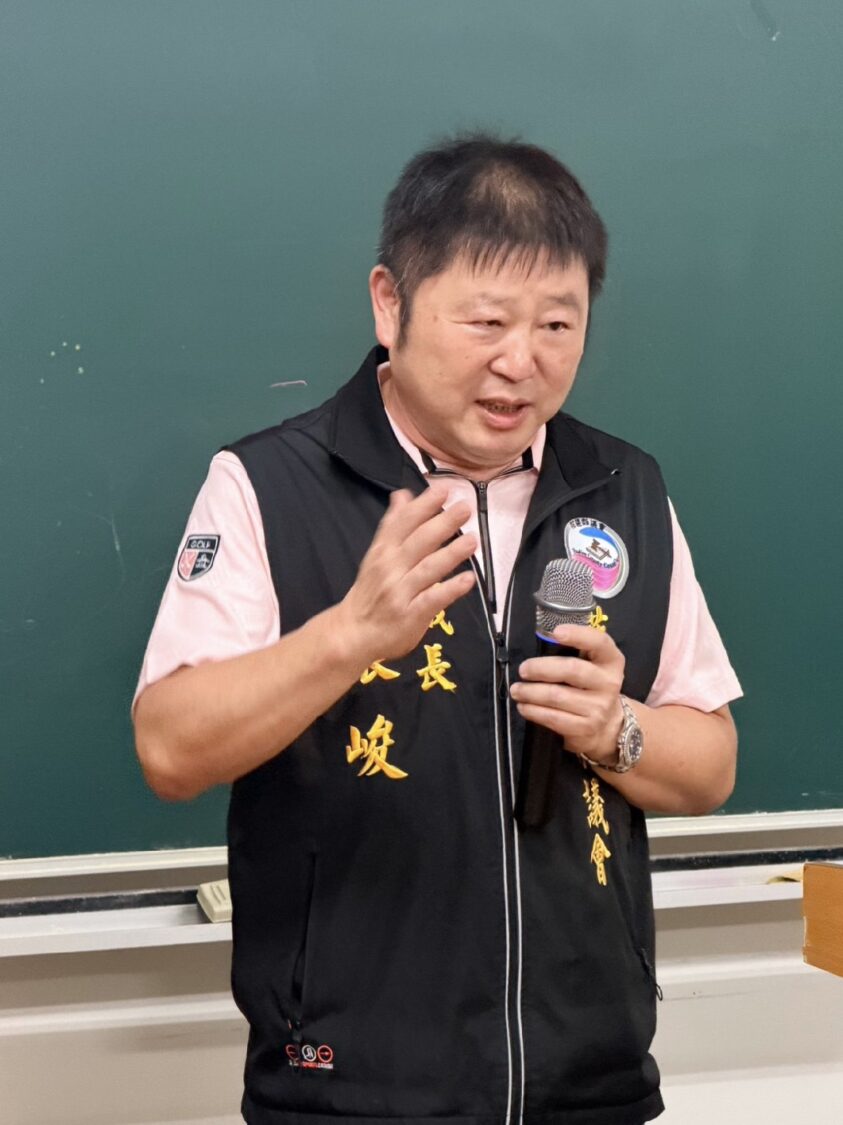 張峻表示,只要花蓮縣府願意依法提出追加預算,並獲得縣議會支持,就有條件不新增舉債,普發每位符合資格縣民1萬元 。(圖/記者 趙靜姸翻攝)