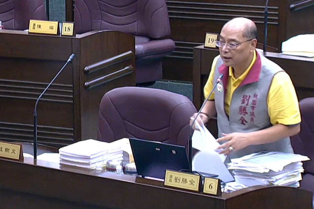 針對文化局多項議題,桃園市議員劉勝全於議事堂進行質詢。