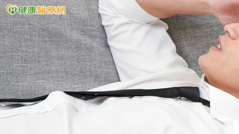 外宿失眠?研究揭「首夜效應」恐讓睡眠時間變短 專家揭原因與解方