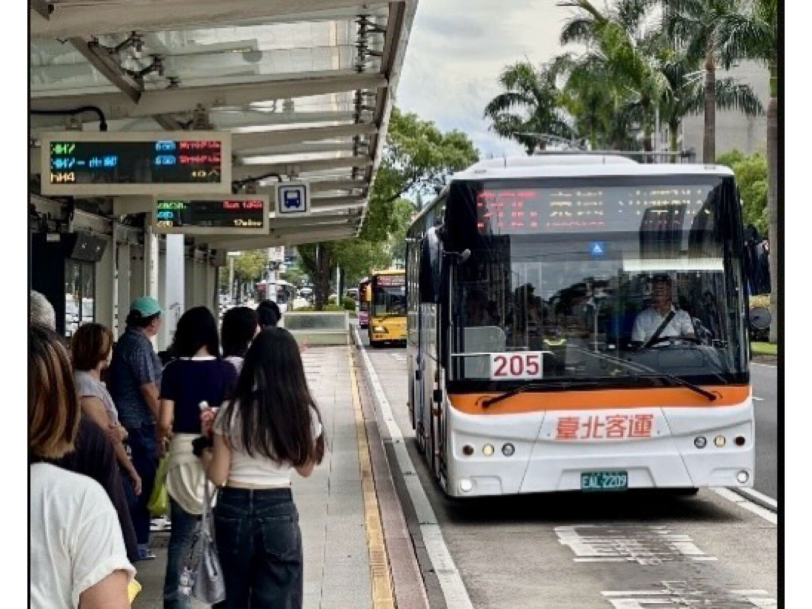 客運駕駛「藥駕」撞車曝漏洞 陳怡潔借鏡日本提3建議 206 客運駕駛「藥駕」撞車曝漏洞 陳怡潔借鏡日本提3建議 205
