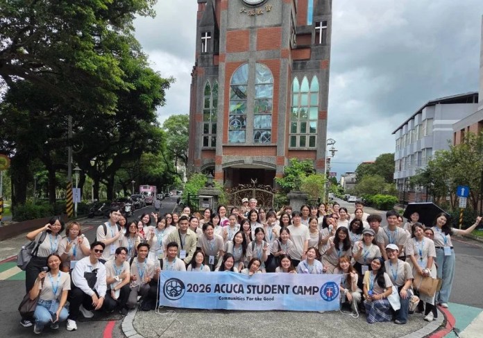 03 參與師生走訪大溪長老教會，感受在地信仰與文化特色。 result