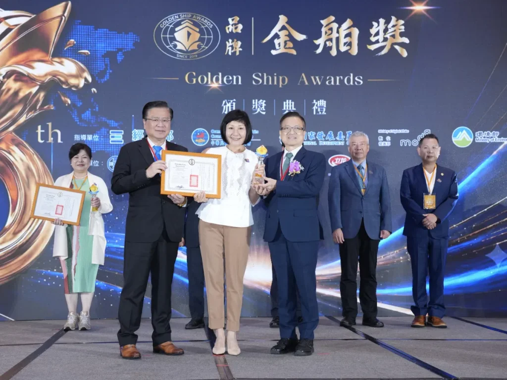 吉品養生旗下品牌福貴(福貴糕)獲品牌金舶獎殊榮,董事長白佩玉出席領獎。