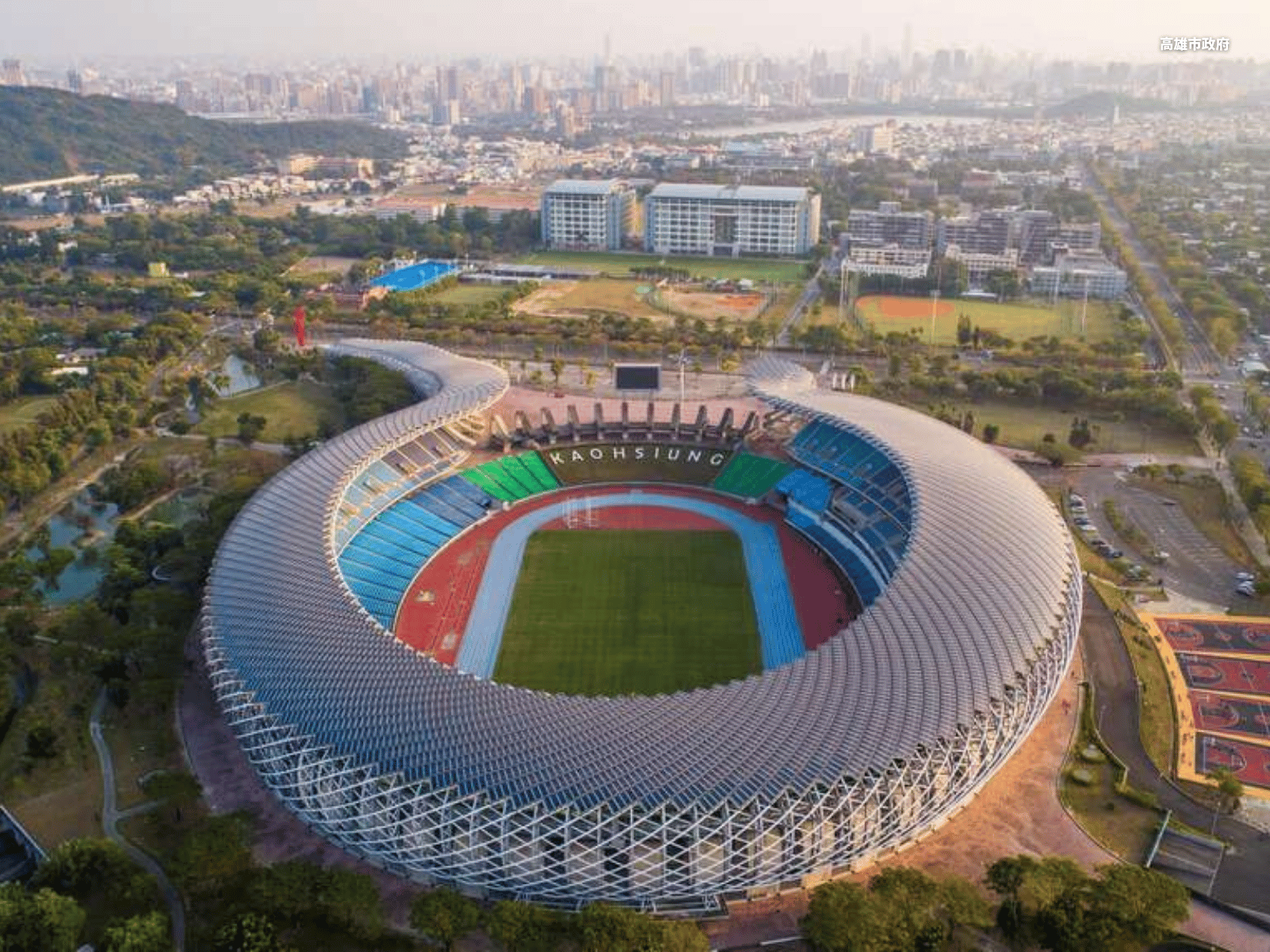 高雄世運主場館，已成為高雄舉辦大型活動與演唱會的首選場地。（圖/高雄市政府）