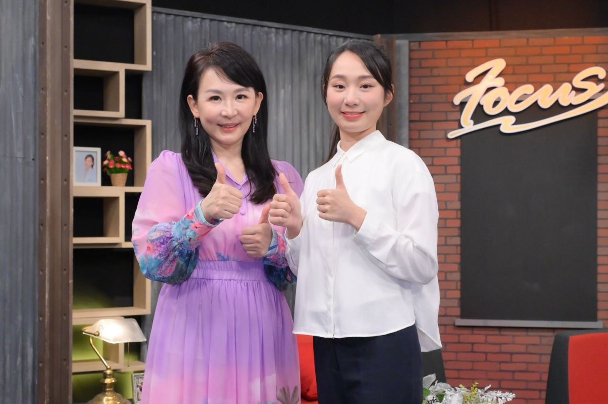 圖/陳力瑜(圖左)和諮商心理師高乃芸大談人生故事。(名德國際傳播提供)