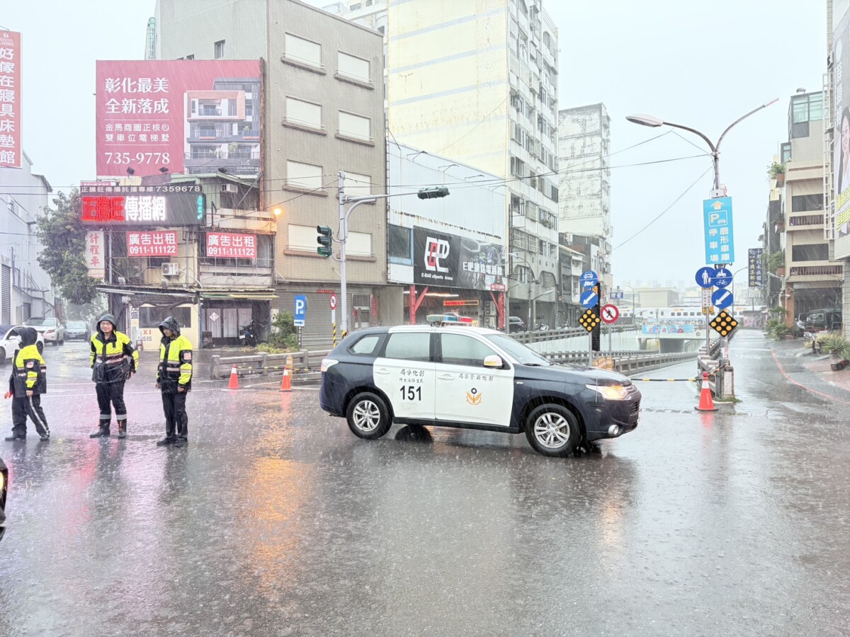 SQ08304 1彰化市瞬間暴雨「像用倒的」