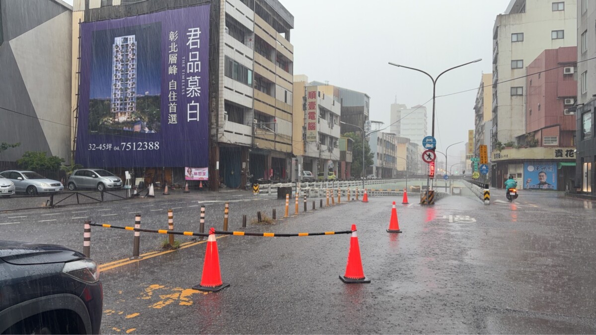 SQ08304 6彰化市瞬間暴雨「像用倒的」