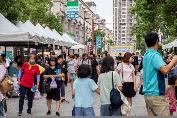 「有愛無礙 職向未來」身障就業結合市集超過30組攤位,人氣滿分。圖/主辦單位