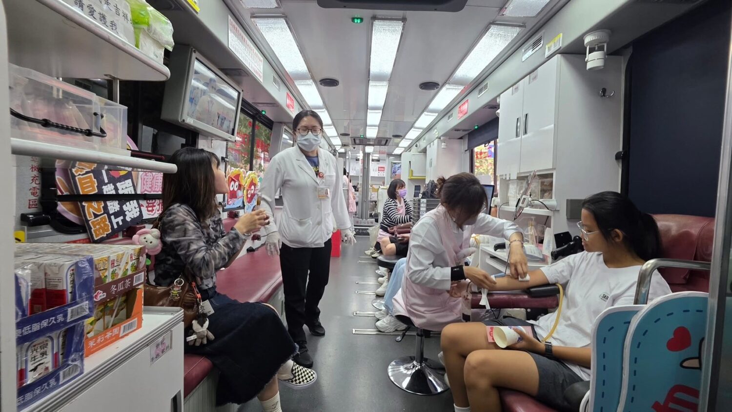 儘管活動期間遭逢大雨，仍有不少熱心民眾不畏風雨前往響應。（圖／翻攝自網路）