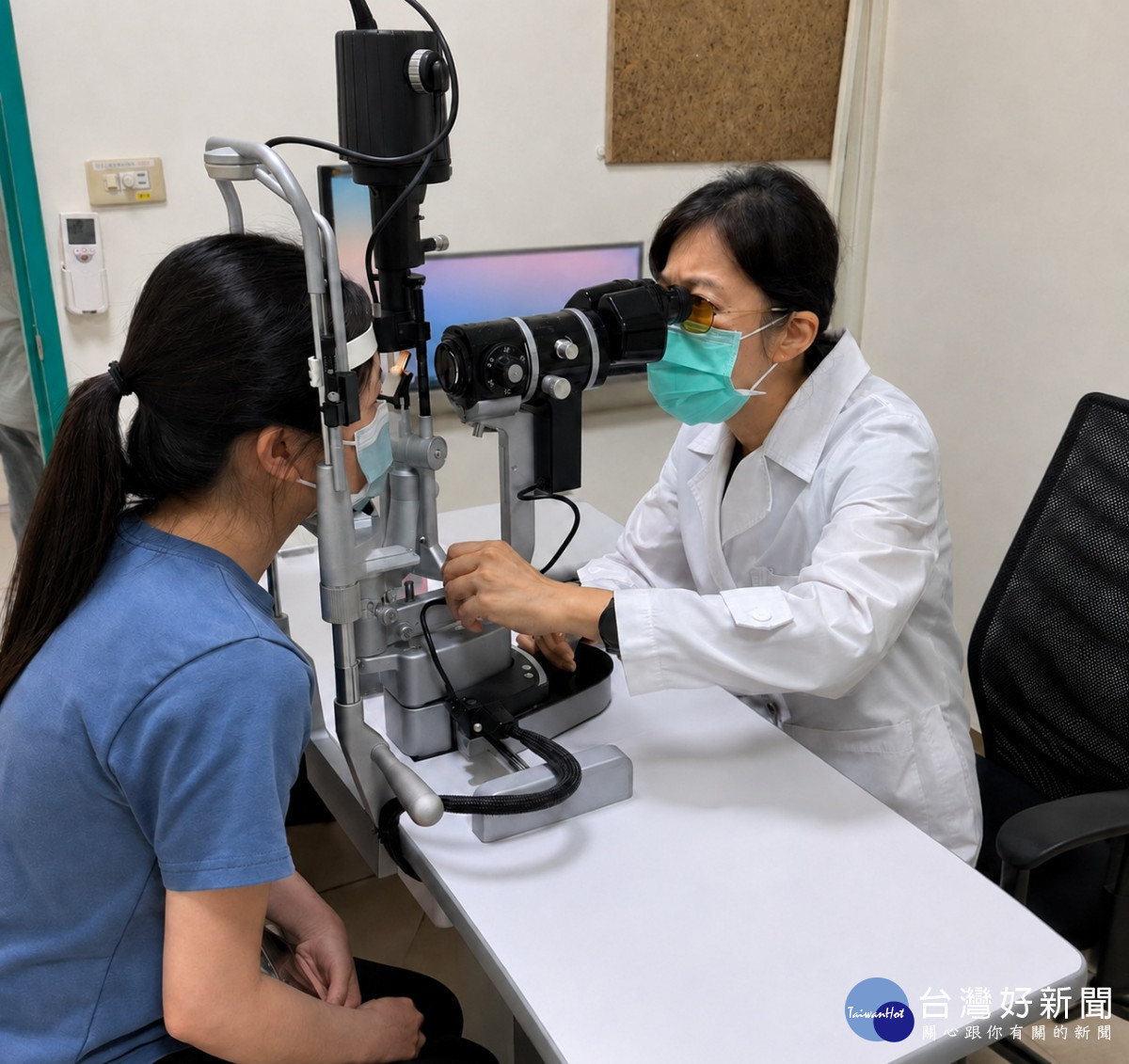 柯美蘭醫師提醒，若散光短時間內快速增加、眼鏡越換越看不清楚，就要把握治療及視覺矯正時機。