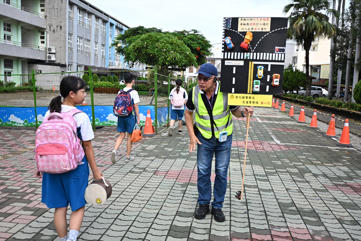 開學日護童總動員,彰化警民攜手守護學童上學路。圖/彰化縣政府提供