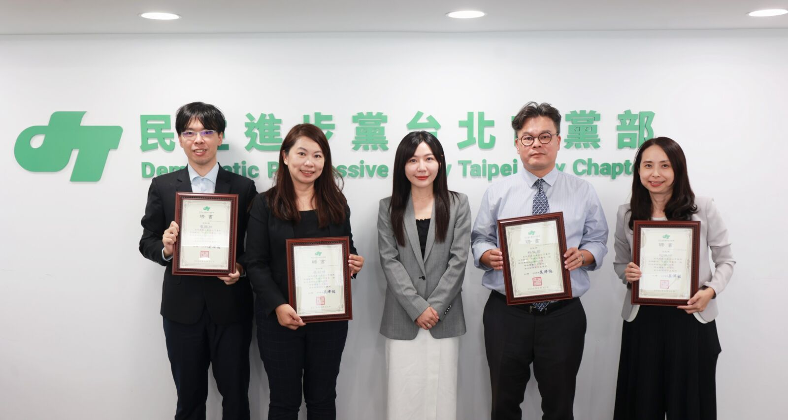 因應台北市長選戰籌備律師團 吳沛憶:必要時採取行動 196 因應台北市長選戰籌備律師團 吳沛憶:必要時採取行動 195