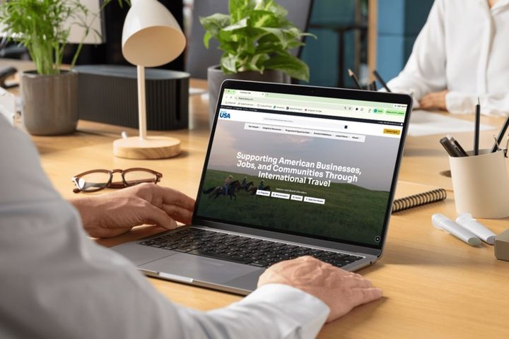 全新改版「TheBrandUSA.com」網站,整合產業資訊與合作資源。 圖:美國國家旅遊局/提供